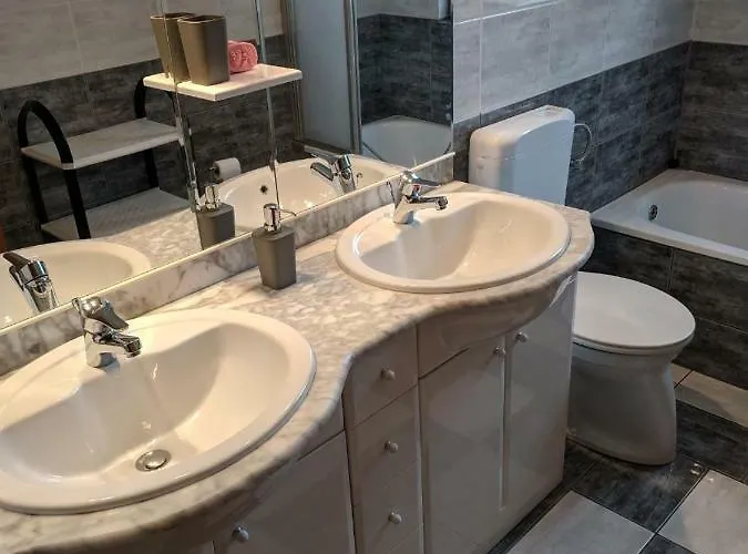 Relax & Enjoy At Powermoni شقة بيبينيا